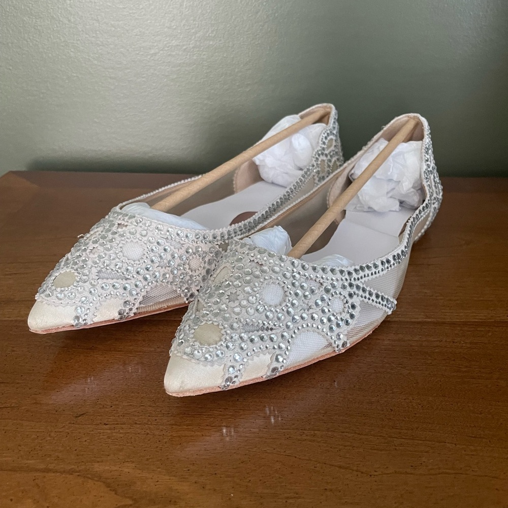 Badgley Mischka Pointed Toe Ivory Gigi Flats
